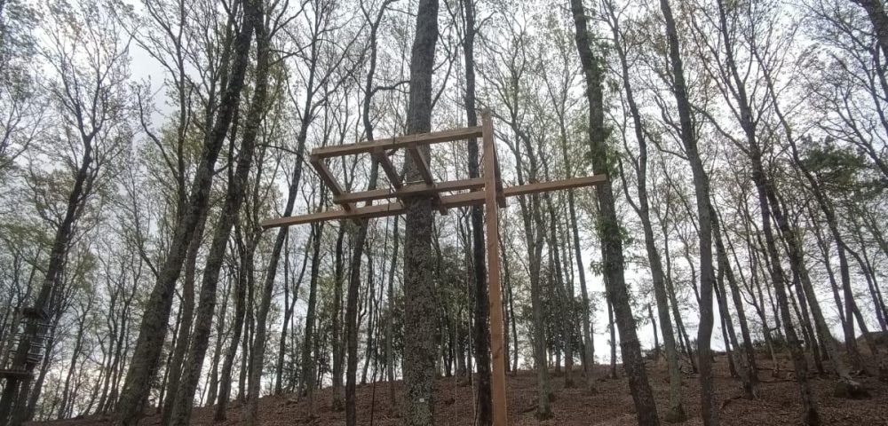 Vista sul parco avventura rinnovato – Natura e avventura in Toscana
