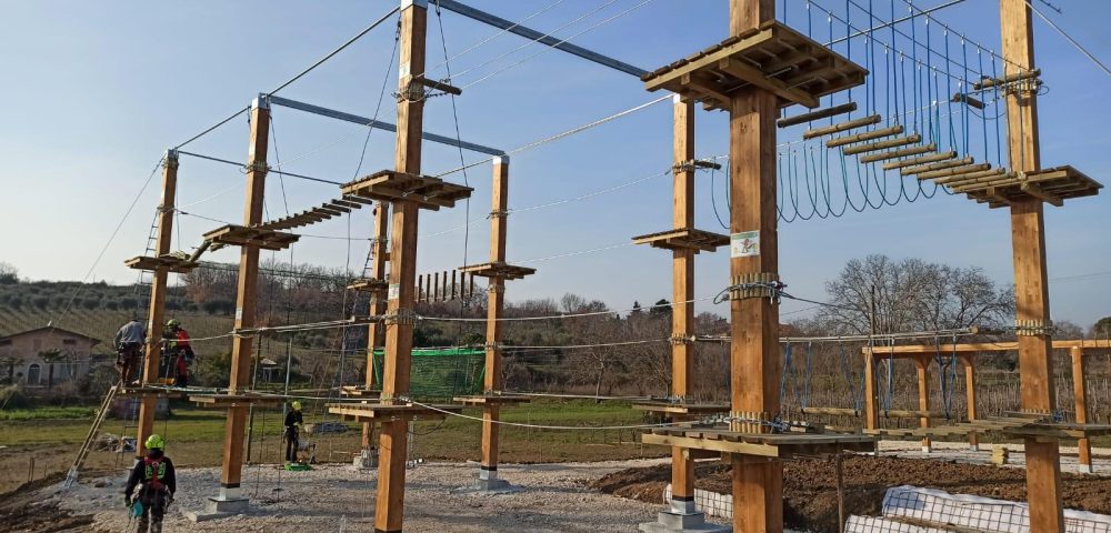 Costruzione parco avventura artificiale
