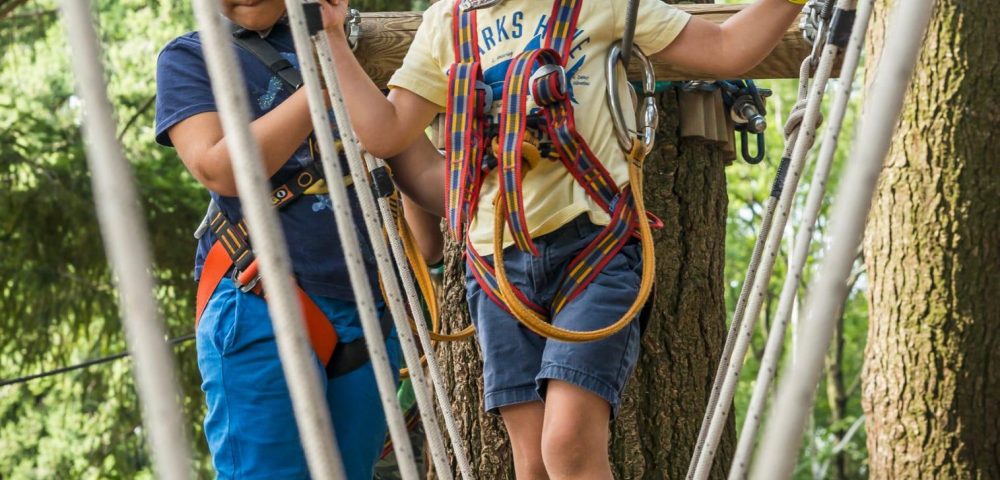 Costruzione percorso altalena verticale parco avventura jungle raider park albavilla