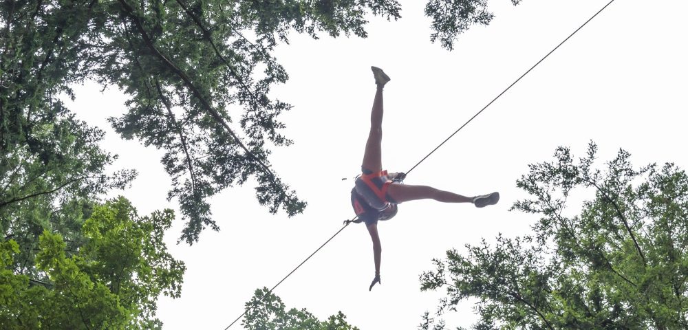 Costruzione percorso carrucola parco avventura jungle raider park margno