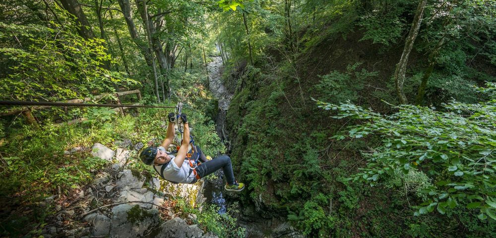 Costruzione percorso con carrucola parco avventura jrp xtreme