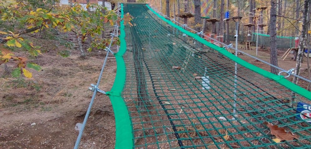 Costruzione percorso ponte rete orizzontale parco avventura campodolcino