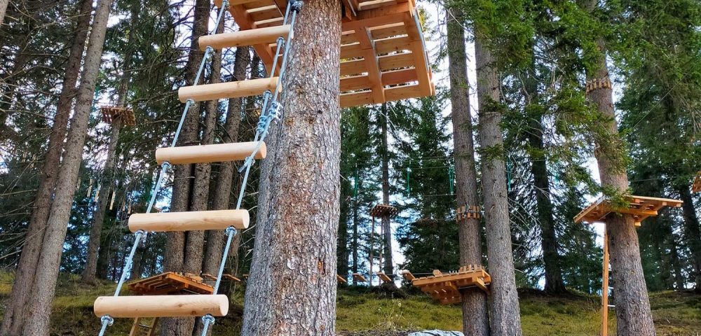 Scala inizio percorso parco avventura madonna di campiglio